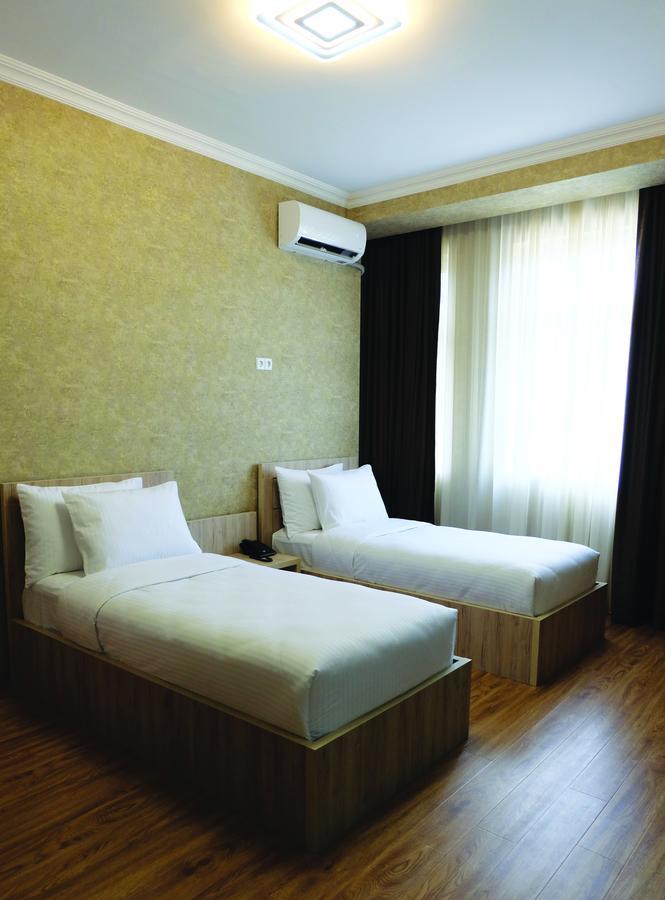 Hotel Atlantis Near Airport Tbilisi Esterno foto