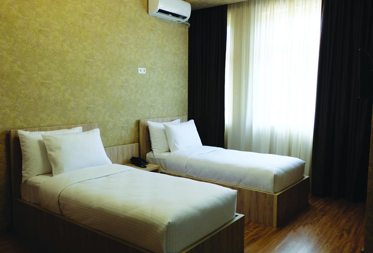 Hotel Atlantis Near Airport Tbilisi Esterno foto