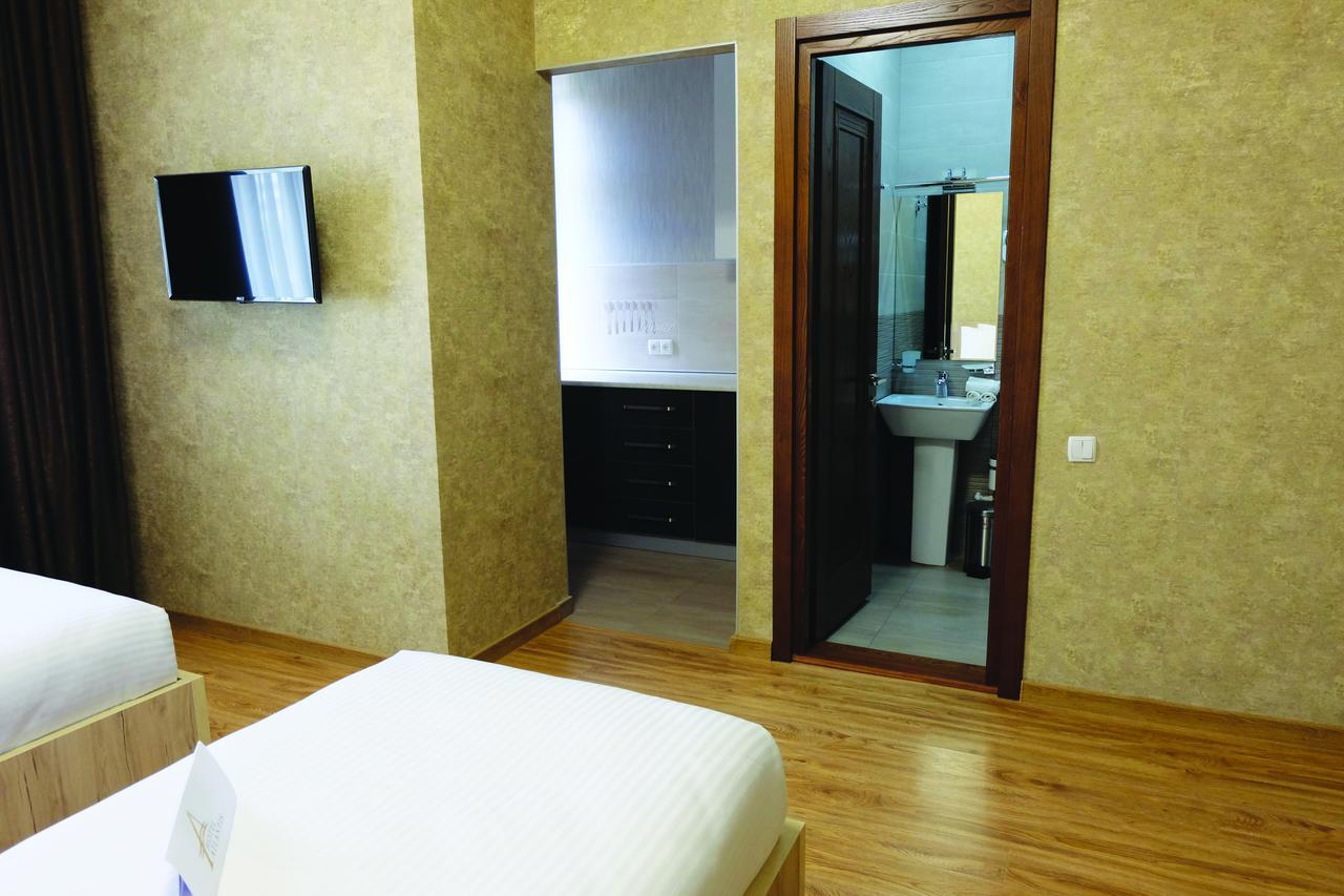 Hotel Atlantis Near Airport Tbilisi Esterno foto
