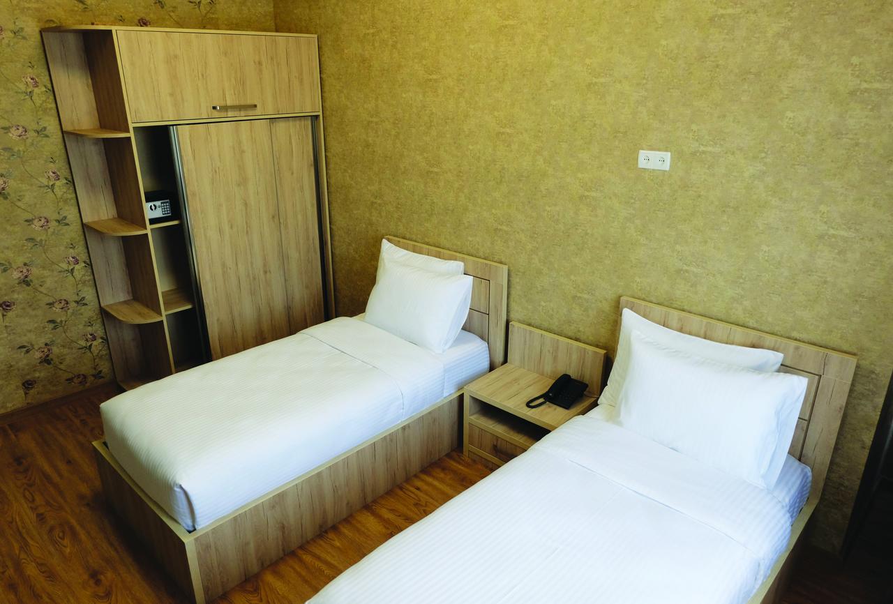 Hotel Atlantis Near Airport Tbilisi Esterno foto