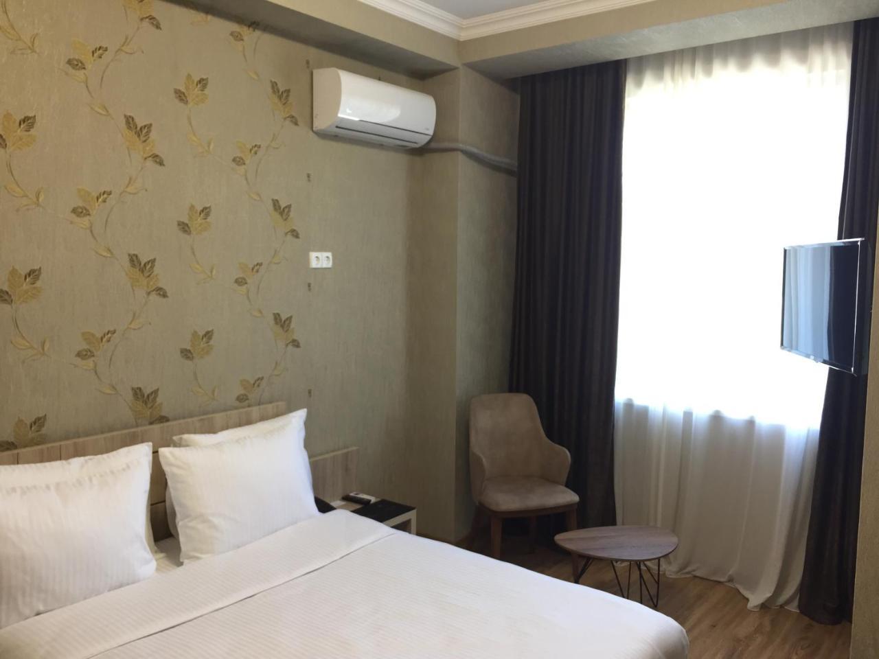Hotel Atlantis Near Airport Tbilisi Esterno foto
